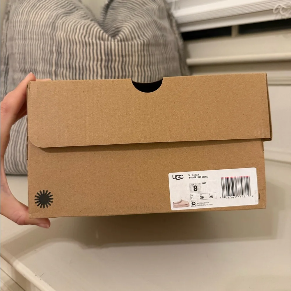 Ugh Tazz Platform Shoes - Picture 3 of 5